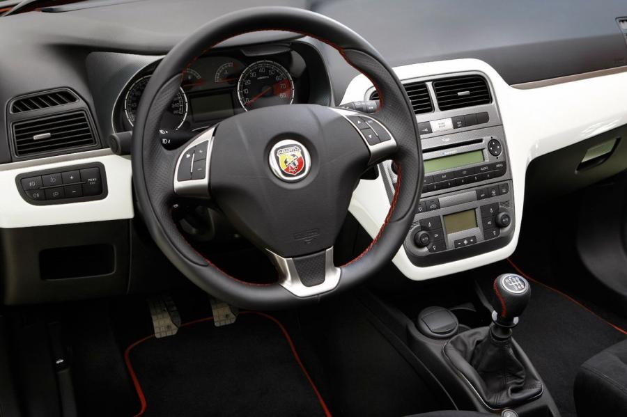  Fiat Grande Punto Abarth 2007 года  (фото 10 из 67)
